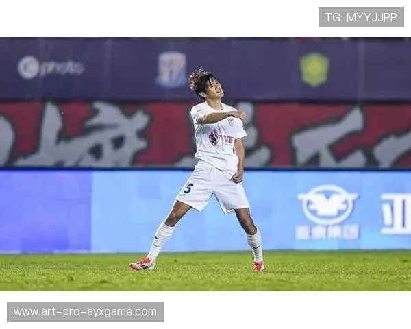 刘祝润告别或留队引球迷剧烈争论，情感与利益交锋